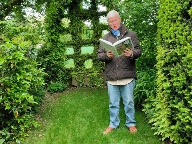 Promenade-lecture dans le jardin de Marguerite